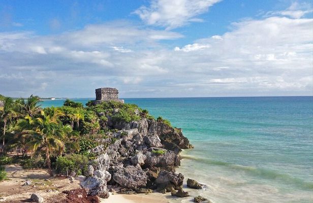 Tulum Ruins & Cenote guided private tour from Tulum and Riviera Maya.