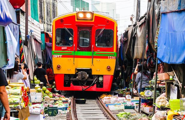 Maeklong Railway Market and Damnoen Saduak Floating Market Tour From Bangkok