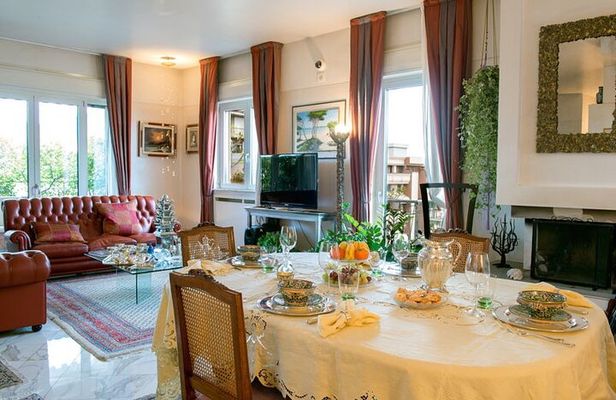 Dining Experience at a local's Home in Forio with Show Cooking