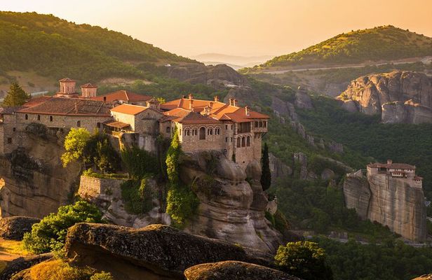 Meteora: Monasteries Tour with Lunch and Athens Tranfer Option