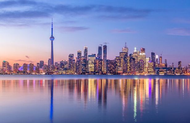 Toronto Small Group Night Tour with Harbour Boat Cruise