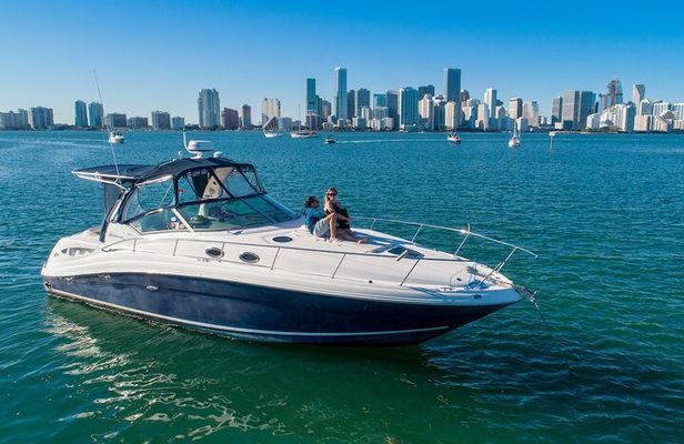 Miami Private Yacht Rental 2 to 4 hours for 12 ppl, Champagne