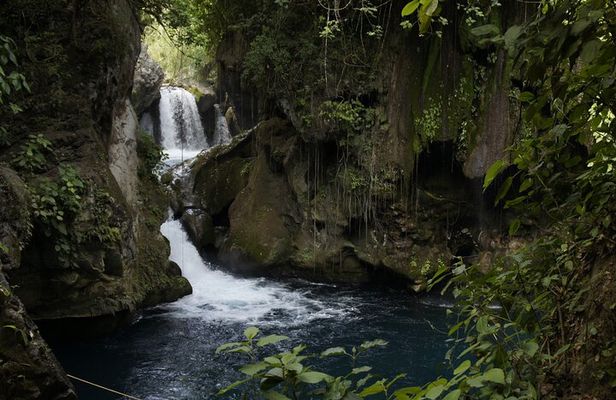 Full Day Private Tour to Puente de Dios and Tamasopo