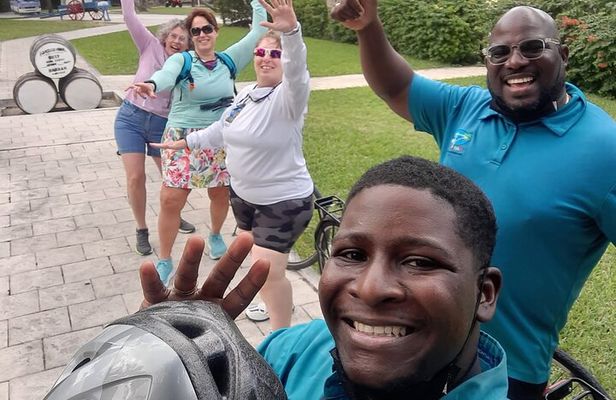 Shared and Guided E-Bike Tour in Nassau