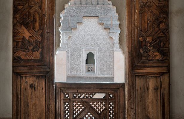 FES Walking Tour with a Local Official Guide 