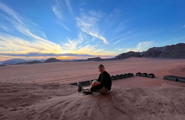 Full-Day Hiking in Wadi Rum's Desert with Lunch