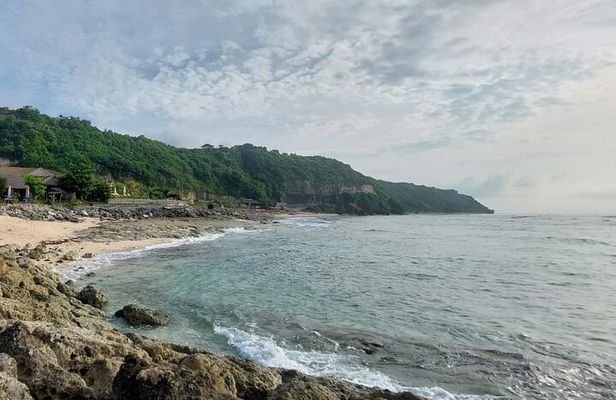 Private Half-Day Uluwatu Beach and Temple Tour