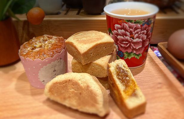Pineapple Pastry with Egg Yolk, Longan Cake, High Mountain Oolong Tea. Taiwan Traditional Dessert Experience-D (Taipei Cooking Class)