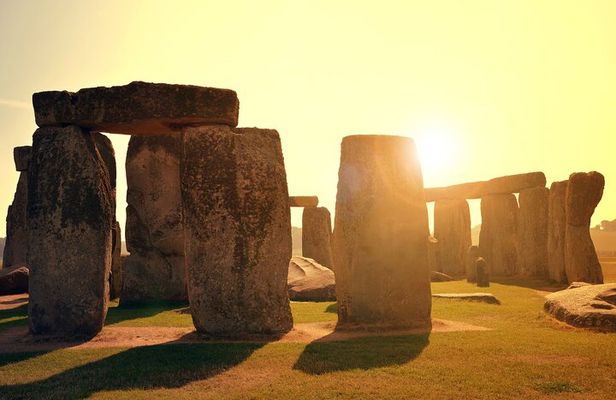 Private Morning Tour to Stonehenge from Bath with Pickup