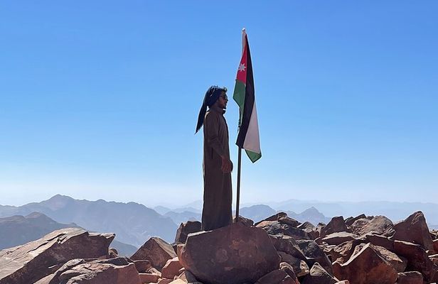 Full-Day Jebal Um Ad Dami Hiking the Highest Mountain in Jordan