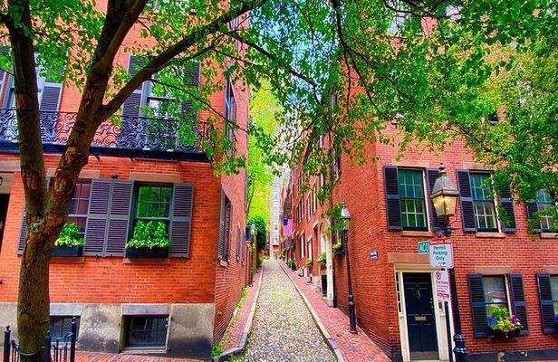 Beacon Hill, Public Garden, Back Bay History + Photo Walking Tour