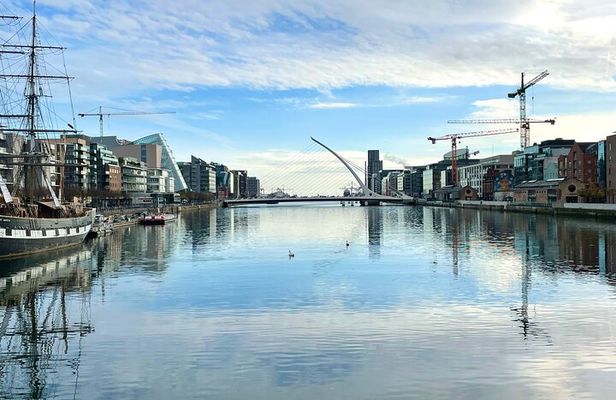 Dublin, in a day, on foot. History, culture & architecture!