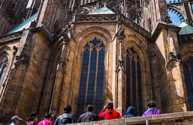 Visit Prague Castle & Lobkowicz Palace: Private Half-Day Tour