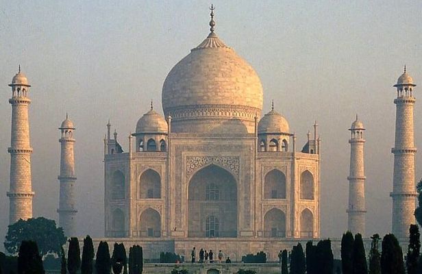 Private Car Tour of Taj Mahal and Agra Fort from Delhi