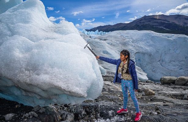 Blue Safari: Perito Moreno Glacier with Hiking and Navigation