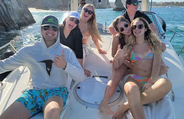 Private Cabo Tour: Arch, Snorkel, Food and Open Bar 1-20 people