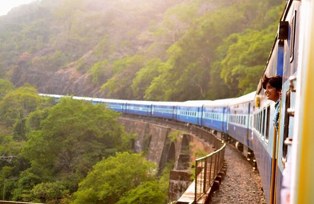 Taj Mahal from Delhi by Gatimaan Express - Trip with 5-Star Lunch