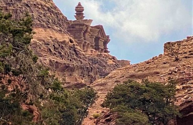 Petra Back Entrance Private Walking Tour | Guide Sami Nawafleh