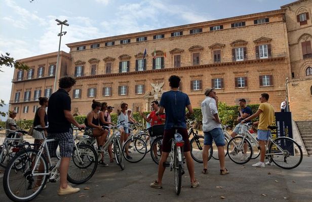 Bike tour of the historic center of Palermo with tasting