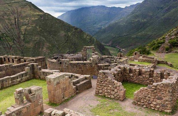 Machu Picchu and Sacred Valley - 2 days guided tour from Cusco