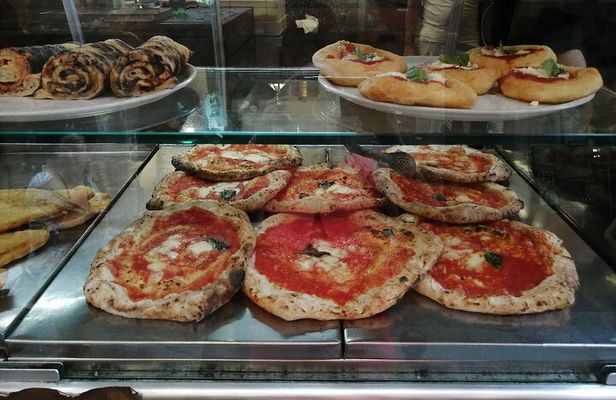 Naples Urban Culture Tour: Street Art, Wine and Culinary Tasting