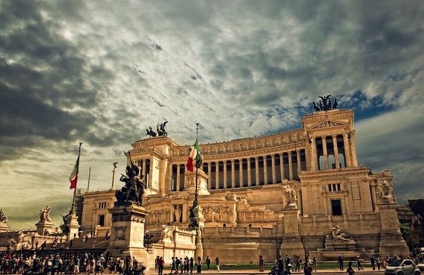 Exclusive Rome Explorer: Personalized Tour & Chauffeur