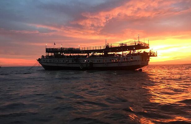 Sunset Dinner and drinks with a Floating Village cruise