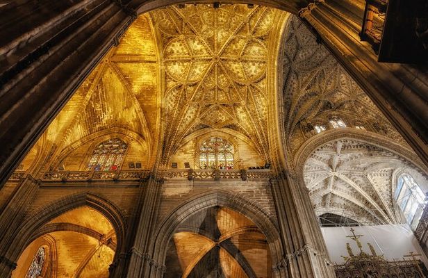 Small-Group tour of Seville Cathedral & Giralda Tower