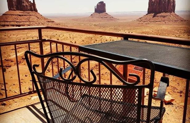 1.5 Hour Jeep Tour in Monument Valley