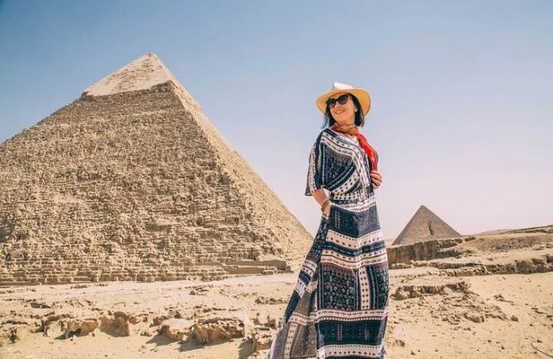 Private Guided Half-Day Tour to Giza Pyramids and Sphinx