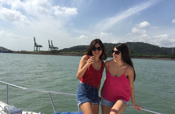 Private Fishing & Scenic Cruise – 27ft Proline | Panama Bay