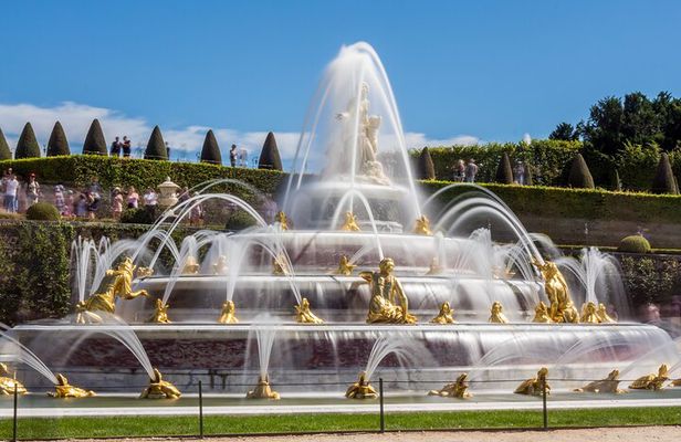 From Paris: Versailles Palace Live Tour with Gardens Access