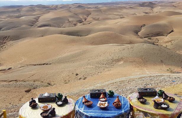 Agafay Desert dinner and camel ride with sunset
