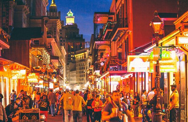 Sin and Tonic Pub Crawl in New Orleans