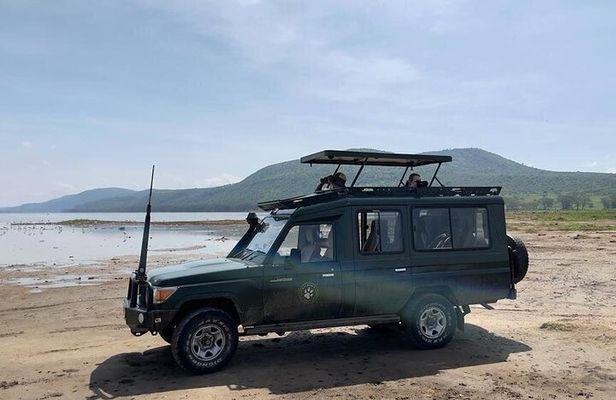 Olpejeta, Lake Naivasha, Masai Mara 5 Days Private Kenya Jeep tour