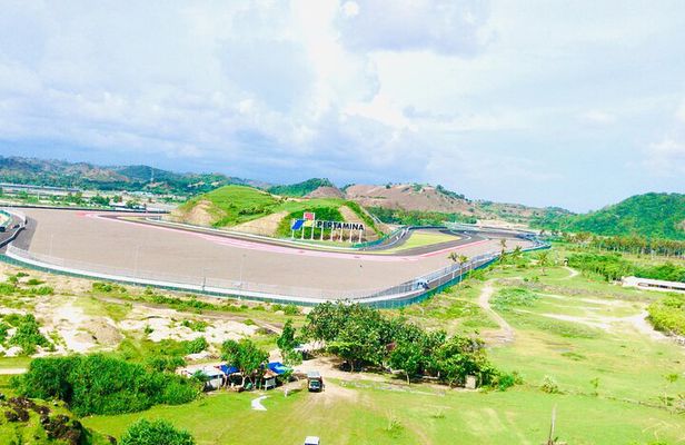 Lombok South Beach and Traditional Village Tour