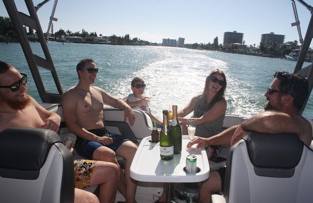 Private Boat: Island Cruise and Dolphins