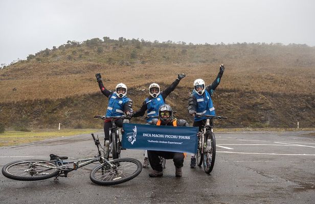 4-Day Machu Picchu with Biking, Inca Trail, Rafting and Ziplining from Cusco