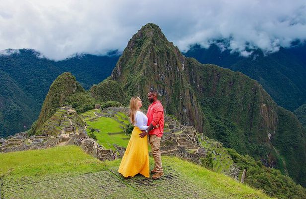 2-Day Tour: Sacred Valley & Machu Picchu – All Tickets Included
