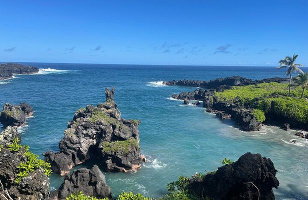 Hana Private Road Tour up to13 passengers
