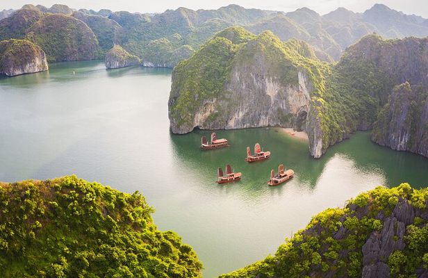 Lan Ha boutique & budget cruise 2D/1N: kayaking, swimming at pristine bay & meal