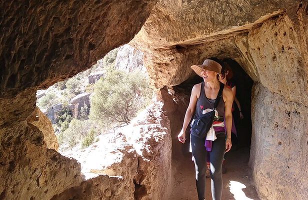 Hike to the Roman aqueduct Peña Cortada