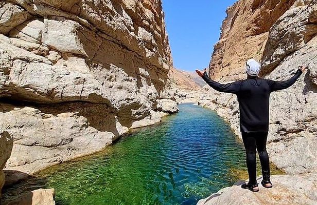 Full-Day Bimmah Sinkhole and Wadi Al Arbeieen Tour