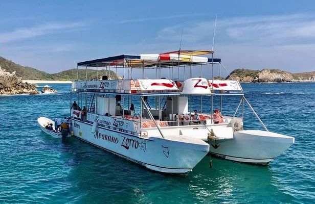 Guided Tours of the 7 Bays of Huatulco Oaxaca in Catamaran