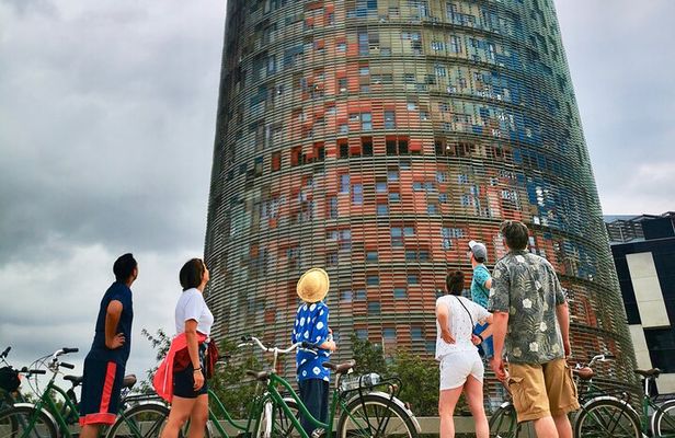Eco-friendly Barcelona Bike Tour from a Local Perspective 