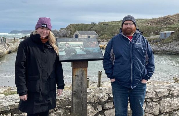 Private Belfast Mural & Giant's Causeway Tour from Belfast (2 in 1)