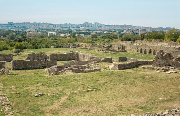 Private Half Day Tour in Salona, Vitturi Castle and Trogir
