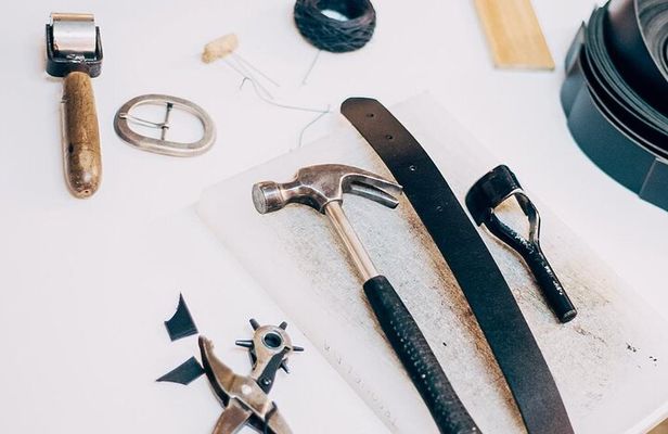 LEATHER GOODS WORKSHOP: Create and design your belt