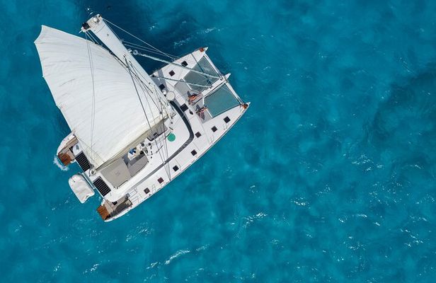 Isla Mujeres Platinum by Albatros Catamarans