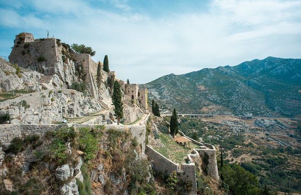 Klis Fortress, Stella Croatica and Vranjaca Cave Private Tour